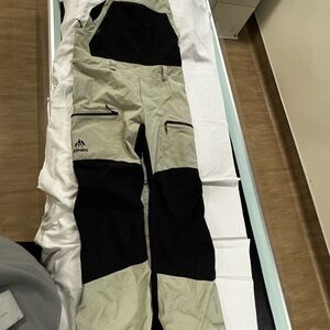 Women’s Jones Mtn Surf bibs in sage green